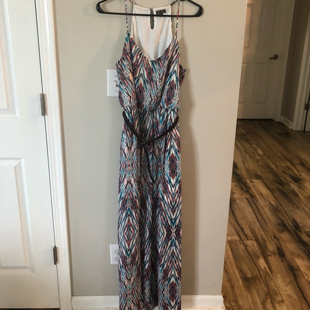 Maxi dress with belt